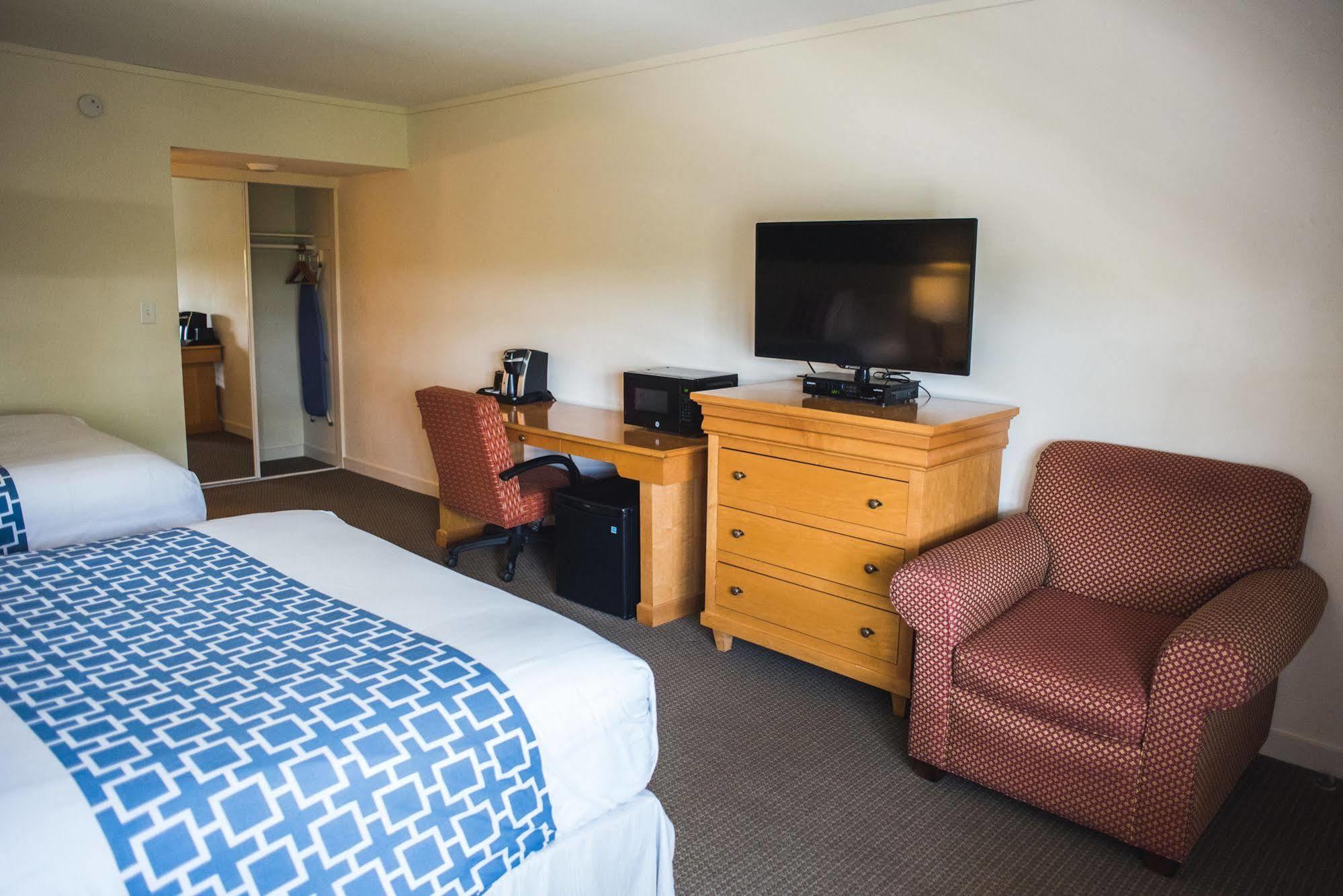 Circle Hotel 4*